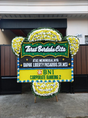 Papan Bunga Duka di Pining