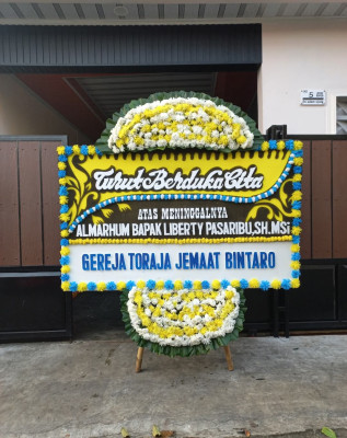 Papan Bunga Duka di Pining