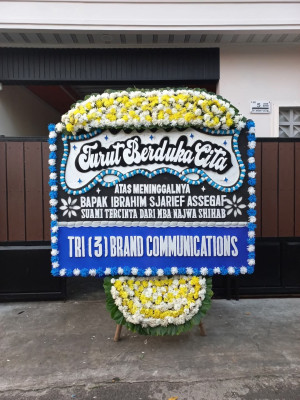 Papan Bunga Duka di Pining